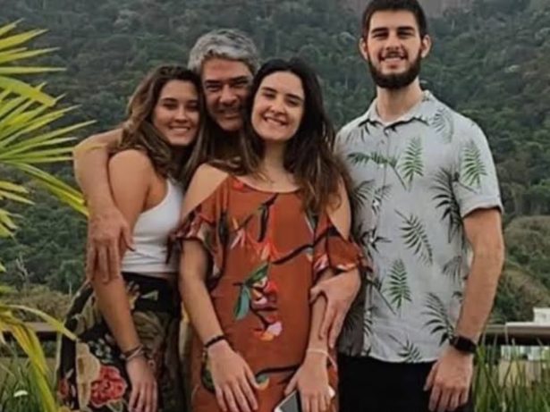 Pai babão! William Bonner faz tatuagem em homenagem aos filhos trigêmeos
