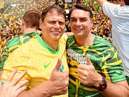 Tarcísio conta como ajudou a preparar Flávio Bolsonaro para debate e detalha estratégia