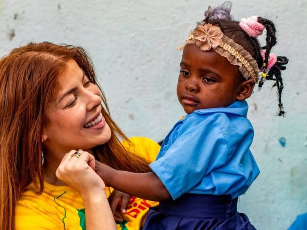 Jaquelline Grohalski vive missão humanitária na África e reflete: “Agradecer mais”