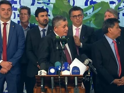 Líder do governo na Câmara defende ida ao STF por alta no IOF: “Não é para peitar”