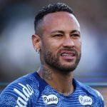 Neymar Jr. se manifesta após expulsão por gol de mão em jogo contra o Botafogo: “Eu errei”
