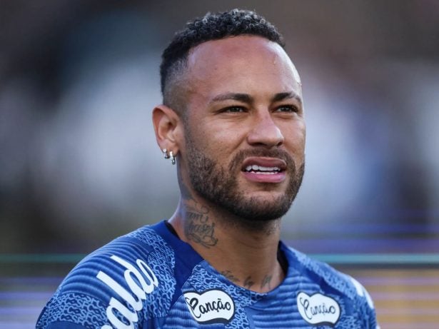 Neymar Jr. se manifesta após expulsão por gol de mão em jogo contra o Botafogo: “Eu errei”