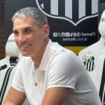 Técnico Juan Pablo Vojvoda é apresentado no Santos e projeta encontro com Neymar
