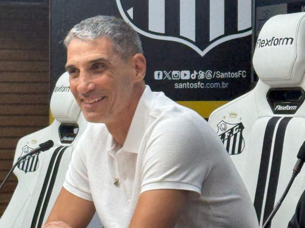 Técnico Juan Pablo Vojvoda é apresentado no Santos e projeta encontro com Neymar