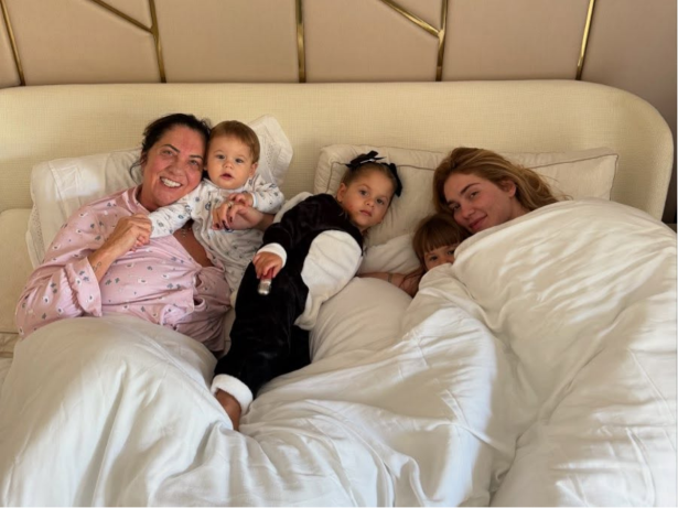 Momento família! Mãe de Virginia curte o dia com a filha e os netos: “Amor sem fim”