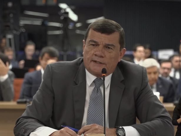 General pede desculpas a Moraes, nega plano golpista mas admite contato com minuta suspeita