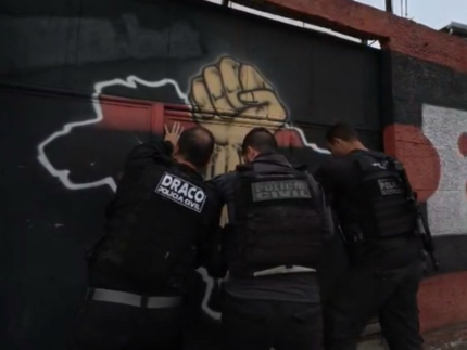 Confronto, prisões e buscas: polícia age contra criminosos em torcidas no Rio