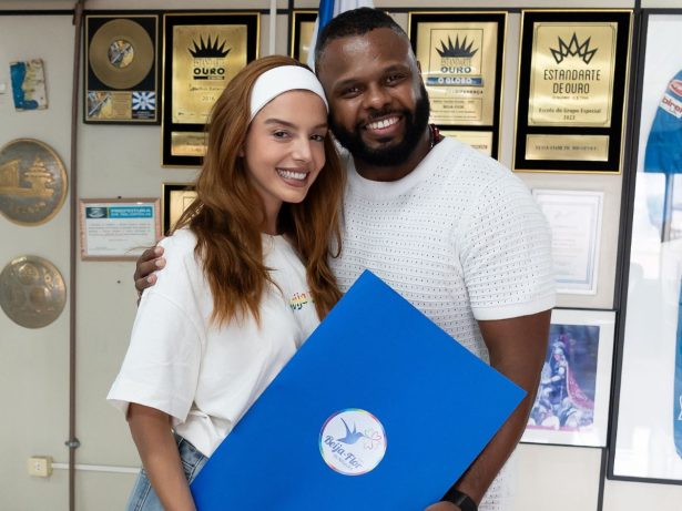 Beija-Flor recebe Giovanna Lancellotti para apresentar croqui da fantasia do Carnaval 2026