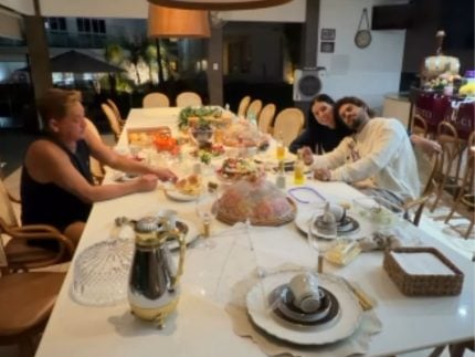 Noite em família! Poliana Rocha e Leonardo se juntam a Ana Castela e Zé Felipe para jantar
