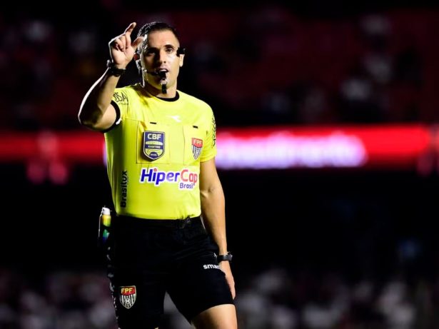 São Paulo x Santos: jogadores dos dois times acusam árbitro de xingar lateral do Peixe