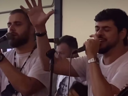 Zé Neto e Cristiano participam de retiro espiritual e cantam pela 1ª vez desde pausa