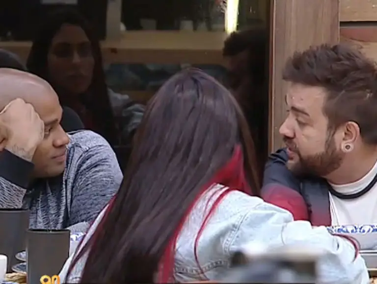 A Fazenda 15: Sander detona jogo de Márcia Fu: “Caótica”