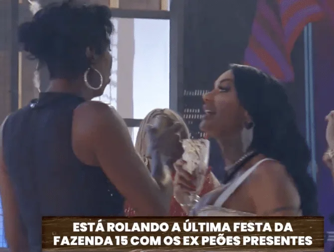 A Fazenda 15: Simioni tenta brigar com Márcia Fu, mas leva uma rasteira