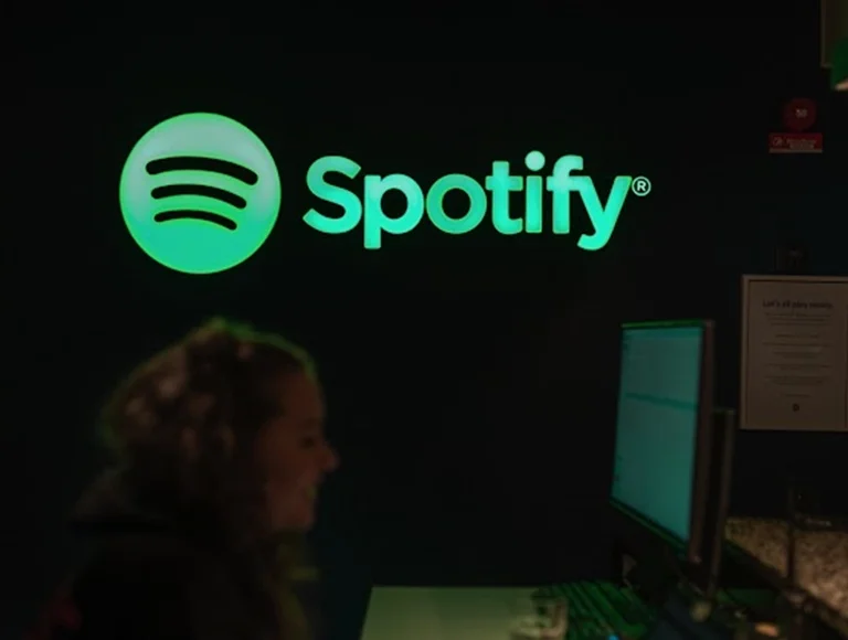 A resposta do Spotify: em nota, empresa confirma que vai penalizar até as gravadoras