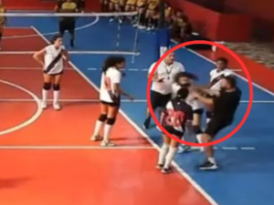 Treinador de vôlei feminino do Vasco agride jogadora durante partida e é demitido