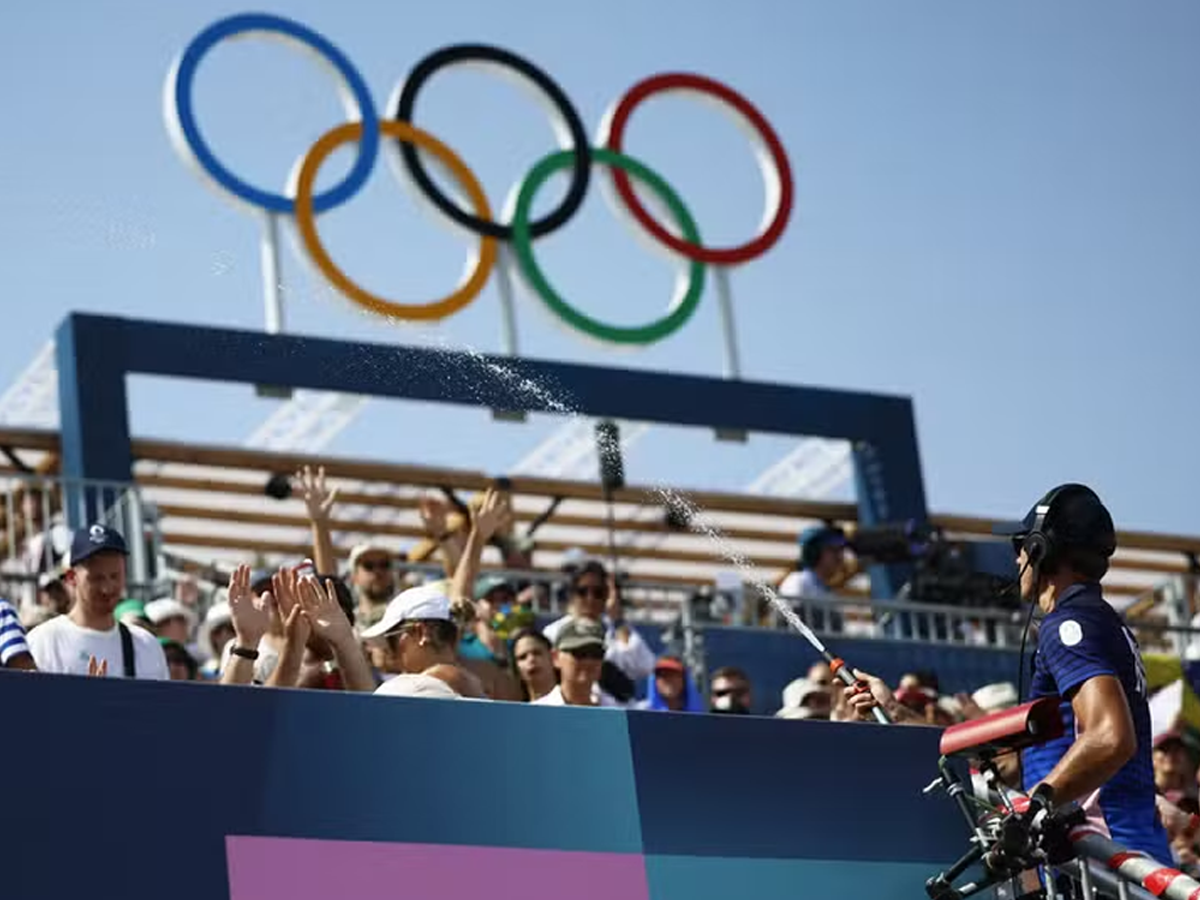 Calor extremo em Paris é problema para atletas de de vários esportes durante os Jogos Olímpicos (REUTERS/Louise Gouliamaki)