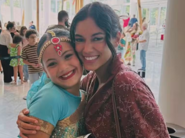 Boadrasta? Alane Dias leva flores e acompanha apresentação de balé da filha de Francisco Gil