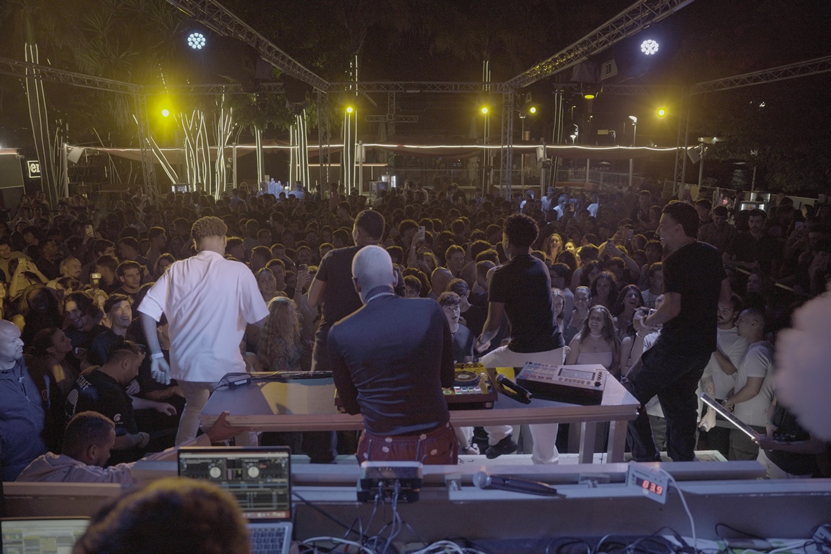 DJ Zullu se apresenta em show com Yamê, fenômeno Francês, no Festival Les Eurockéennes (Divulgação)