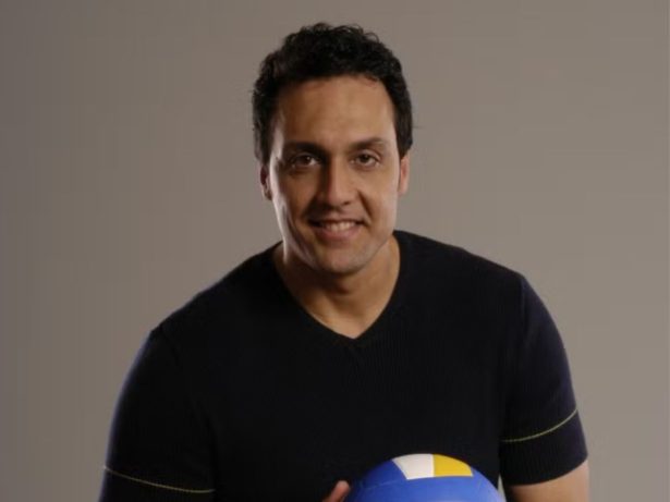 Há 2 meses na UTI, esposa de Pampa, do vôlei, atualiza estado de saúde do campeão olímpico