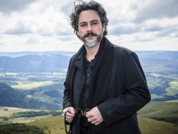 Comendador morreu ou não morreu no fim de “Império”? Autor dá pista em “Três Graças”