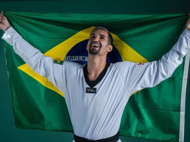 Netinho Marques leva prata e Brasil faz história no Mundial de Taekwondo