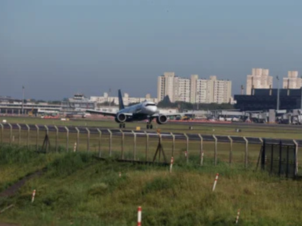 Aeroporto do Rio Grande do Sul volta a operar 5 meses após parar por chuvas