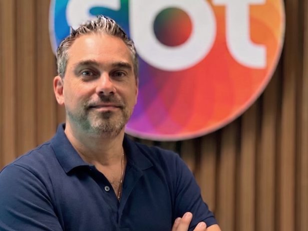 Alê Souza, um dos criativos mais premiados da TV, volta ao SBT