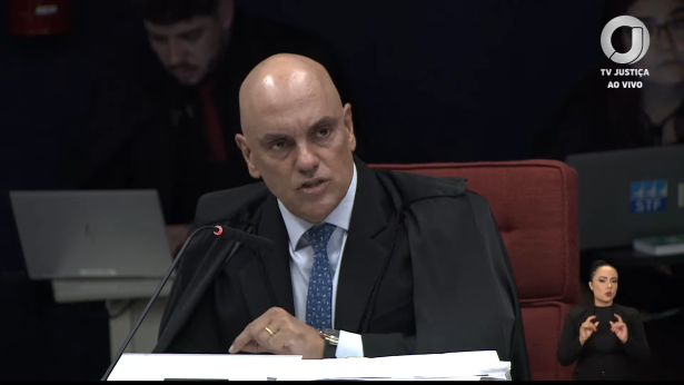 Moraes vota por 10 anos de prisão e multa milionária para Carla Zambelli