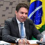 Veja foto do ex-deputado Alexandre Ramagem em ficha policial após prisão nos EUA