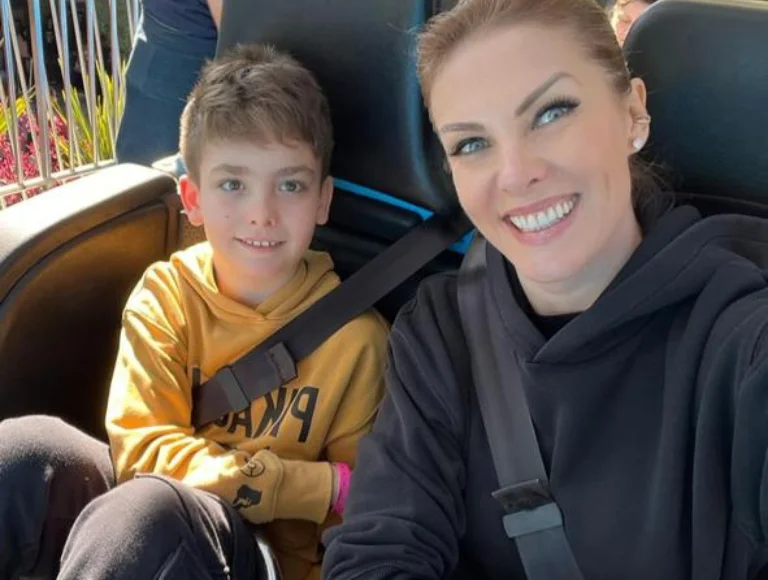 Ana Hickmann entrega o filho para passar férias com o pai