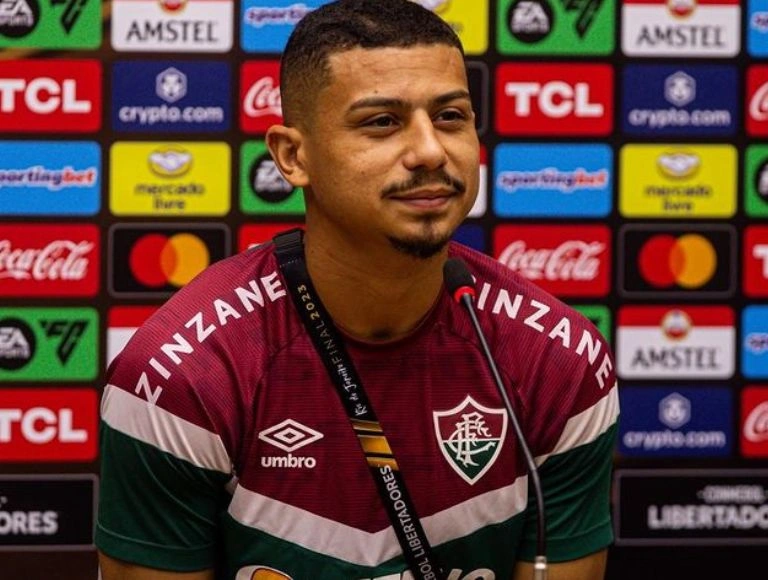 Fluminense encaminha venda de André, volante da Seleção, para clube inglês