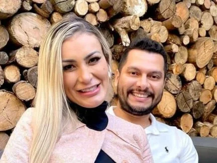 Andressa Urach revela que vive uma “amizade colorida” com ex-marido