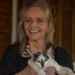 Angela Ro Ro segue internada e passa por hemodiálise; cantora enfrenta dificuldades financeiras