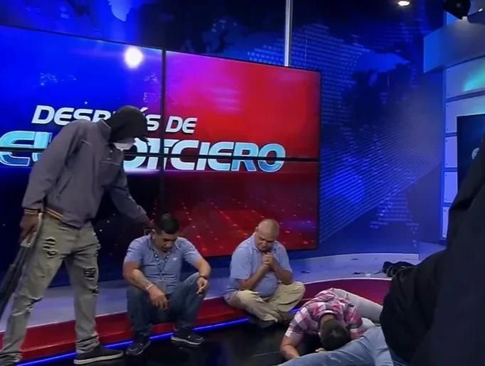 Ao portal LeoDias, jornalista de TV invadida por terroristas, no Equador, relata medo