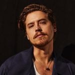 Ator de “Zack e Cody” tem conta para postar fãs que tiram fotos “escondidas” dele