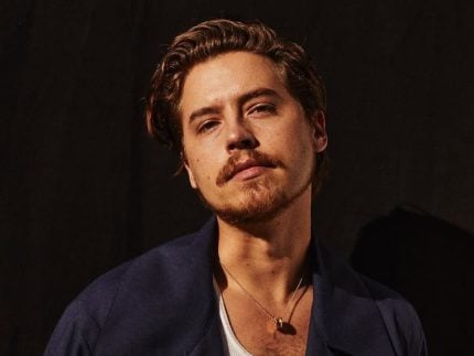 Ator de “Zack e Cody” tem conta para postar fãs que tiram fotos “escondidas” dele