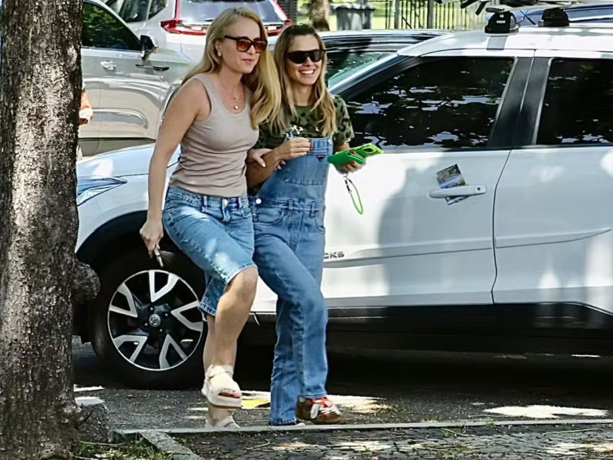 Angélica e Carolina Dieckmann votando juntas na Barra da Tijuca - RJ / Foto: Francisco Silva/Ag News