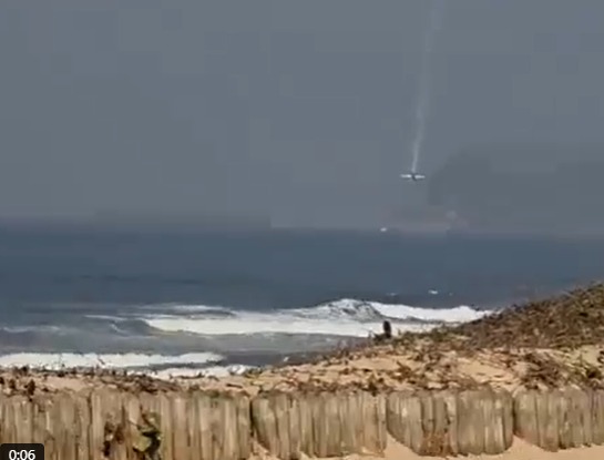 Avião cai em espiral no mar na África do Sul; piloto é dado como morto