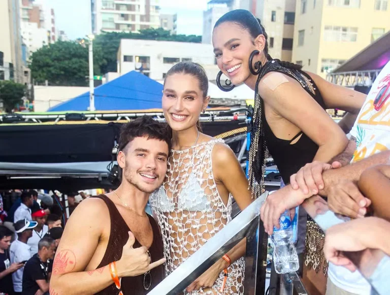 Axé e copo na mão: Sasha, João e Bruna Marquezine curtem juntos Carnaval em Salvador