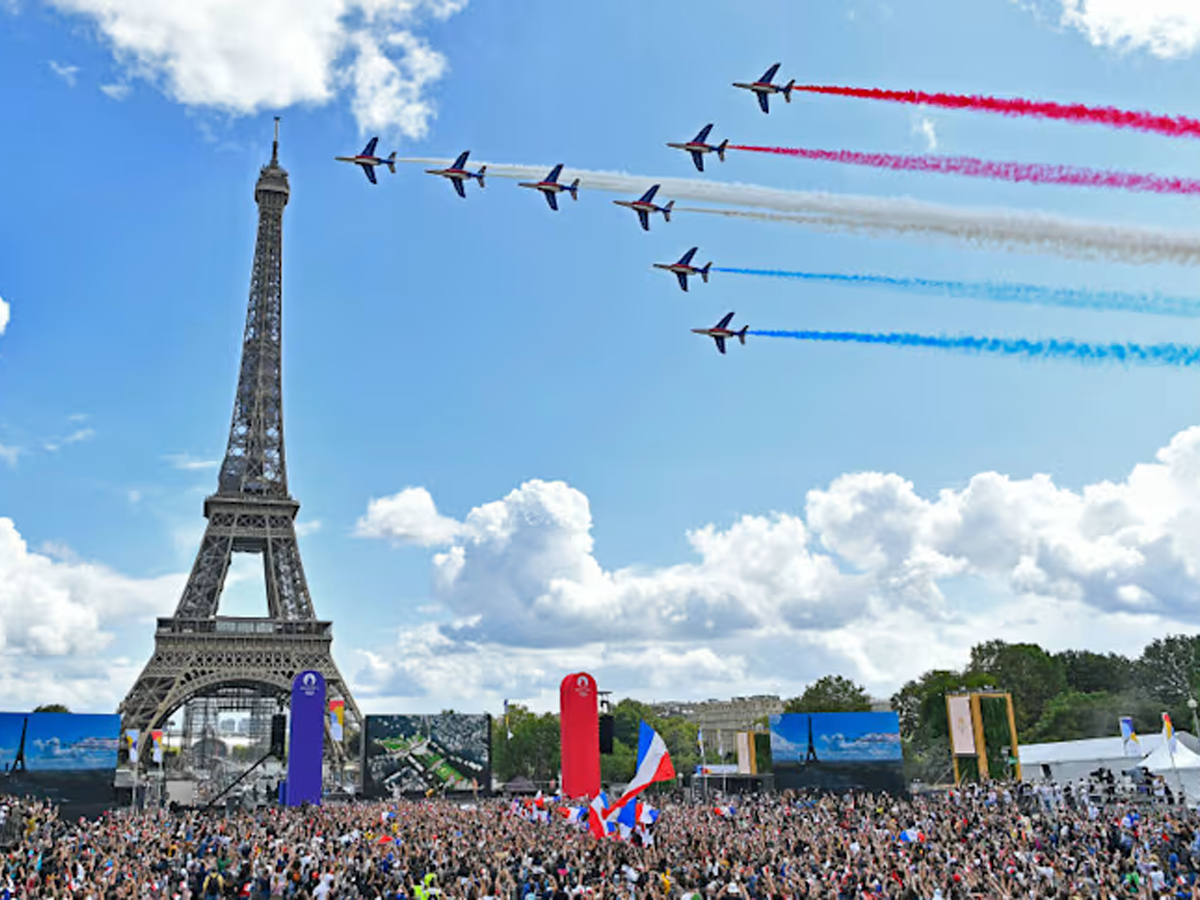 Cerimônia de encerramento das Olimpíadas de Tóquio-2021 "passando o bastão" para Paris (Reprodução)