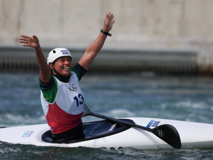 Ana Satila em disputa na canoagem slalom, em Paris-2024 (Luiza Moraes/COB)