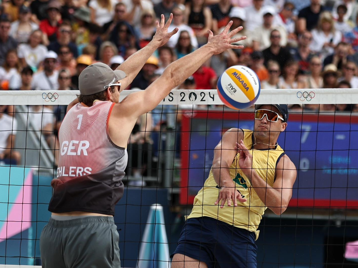 A dupla brasileira perdeu nas oitavas de final do vôlei de praia masculino

Crédito: Reprodução/Miriam Jeske/COB