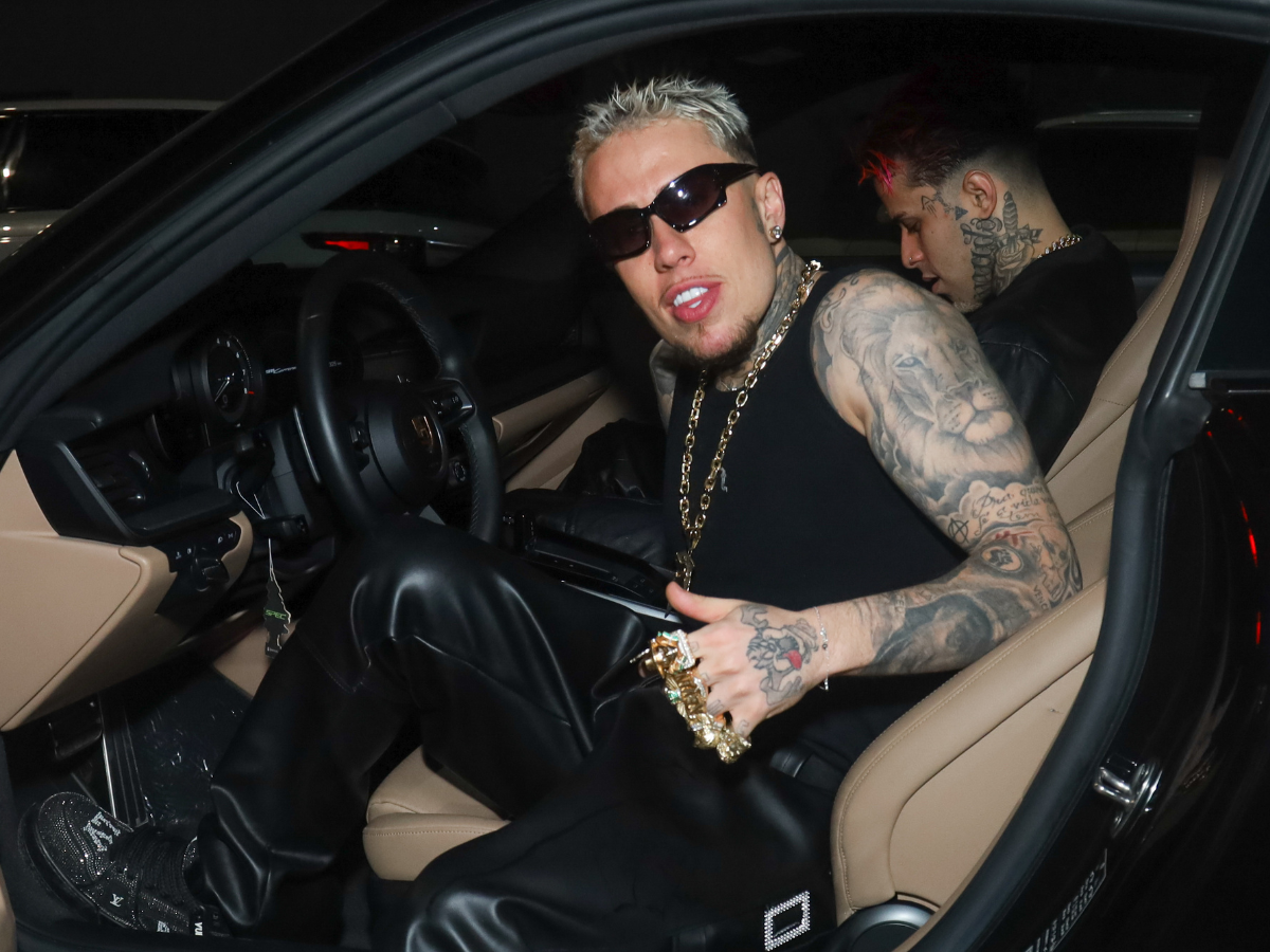 MC Daniel em sua Porsche (Foto: Clayton Felizardo/Brazil News)