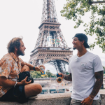 Gabriel Medina encontra fotógrafo que fez seu registro icônico surfando no Taiti