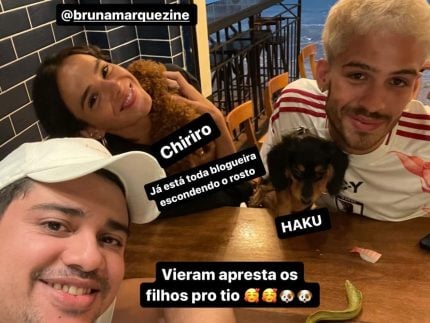 João Guilherme e Bruna Marquezine passeiam com novos pets em jantar romântico