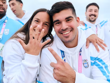 L’amour à Paris: Argentino pede atleta em casamento na Vila Olímpica. Veja!
