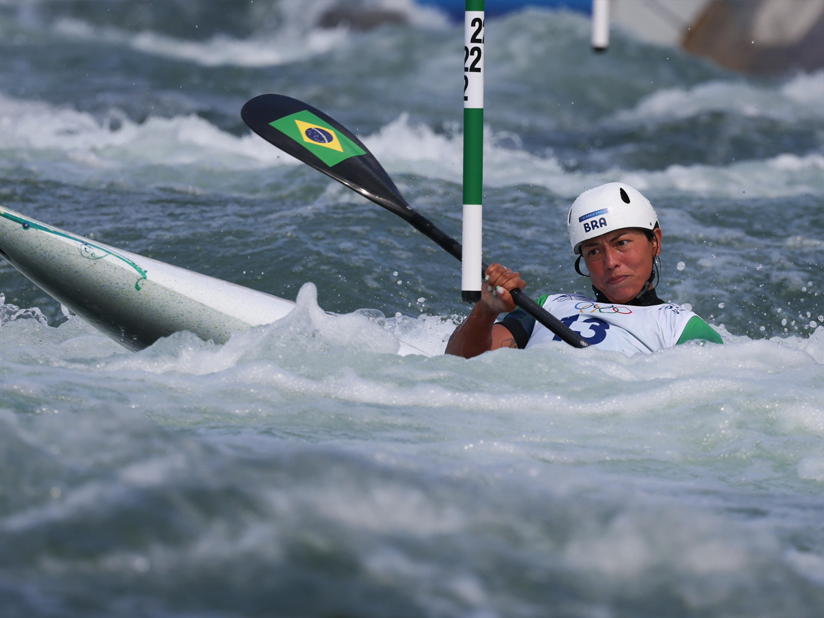 Ana Satila em disputa na canoagem slalom, em Paris-2024 (Luiza Moraes/COB)