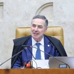 Barroso descarta deixar o STF antes do prazo e diz que está “feliz da vida”