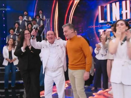 Renato Aragão recebe linda homenagem de Luciano Huck no "Domingão" (Reprodução: Globo)