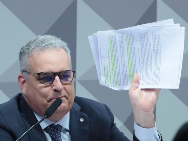 Relator da CPMI do INSS recebe aval de Moraes para ver Bolsonaro, porém declina visita